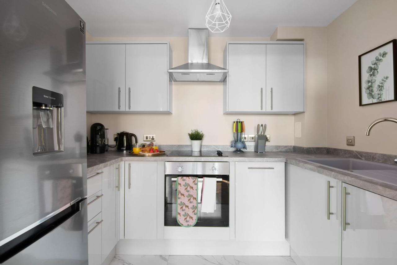 Spacious & Cosy, Netflix, Parking, Colindale Station Хендон Экстерьер фото