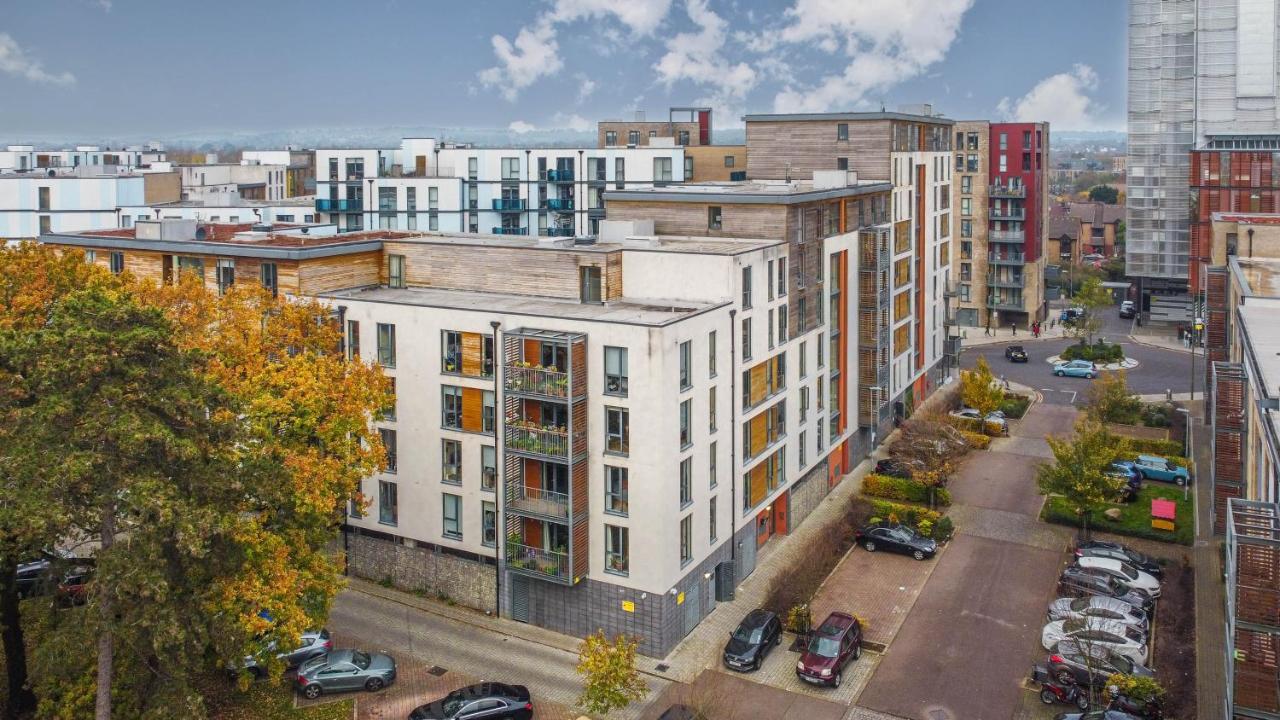 Spacious & Cosy, Netflix, Parking, Colindale Station Хендон Экстерьер фото