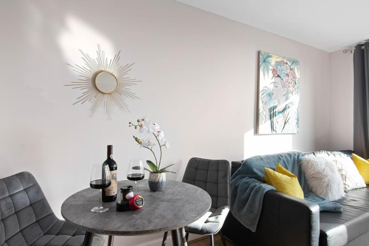 Spacious & Cosy, Netflix, Parking, Colindale Station Хендон Экстерьер фото